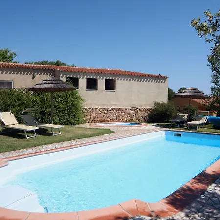 Apartahotel Baia Salinedda 3*